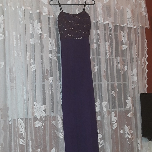 Dress - Picture 3 of 3